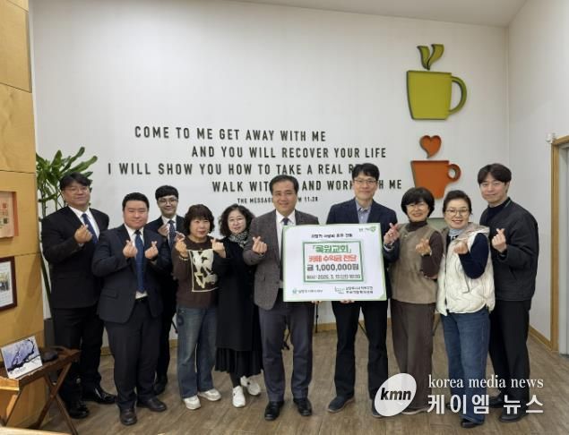 현판 오른쪽 북부희망케어센터 전정수 센터장