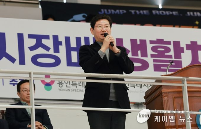 이상일 용인특례시장이 21일 '제1회 용인특례시장배 생활체육 줄넘기대회'에 참석했다