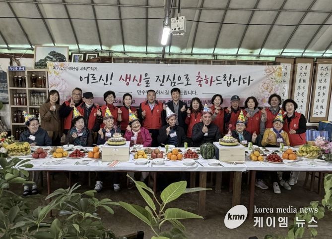 의왕시 부곡동주민자치위원회, 독거노인 생신상 차려 드리기