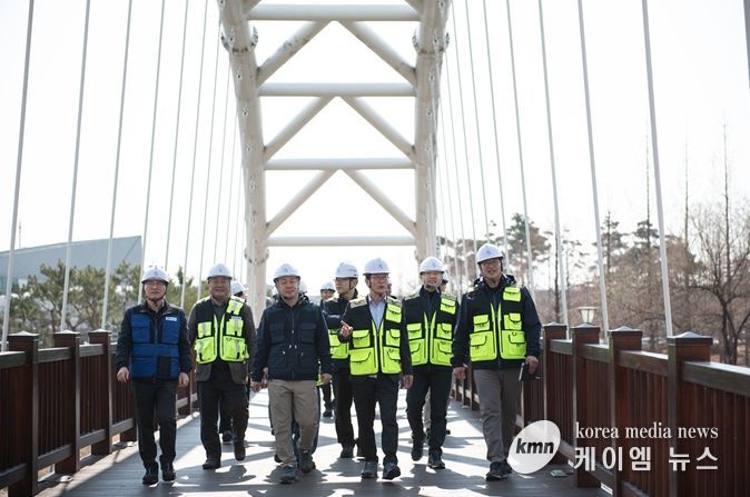 인천시설공단은 20일, 해빙기안전사고 예방을 위하여 청라공원사업단 현장을 대상으로 ‘CEO 주재’ 특별 안전 점검을 실시했다.