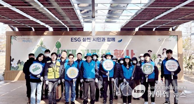 인천시설공단(이사장 김재보) 아시아드주경기장이 지난 20일, 봄을 맞아 심곡천 일대에서 ESG 경영 실천을 위한 플로깅 활동과 경기장 주변 환경 정비를 진행했다.