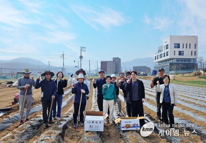 관고동 자유총연맹, 감자 식재로 따뜻한 나눔 준비