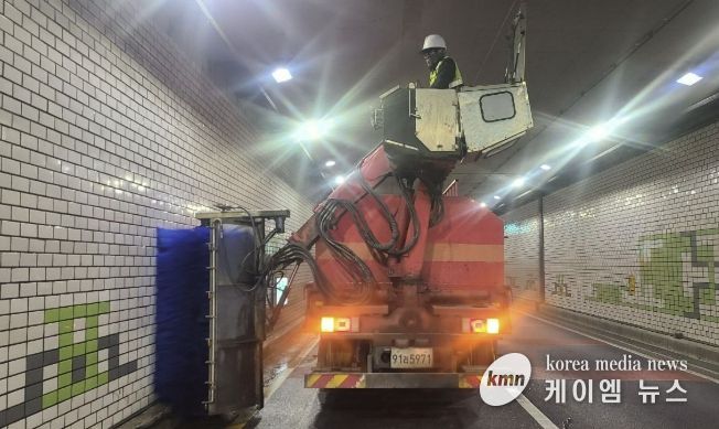 수원시 영통구, 매여울지하차도 등 주요 지하차도 봄맞이 세척 실시