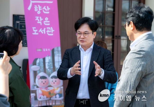 김병수 김포시장이 향산작은도서관을 방문해 현장 점검했다.