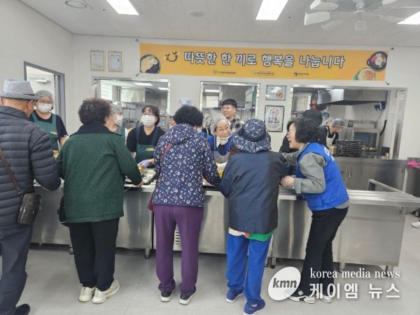 남양주시 해피누리노인복지관, 천운스님·민주평통 후원 ‘울면 나눔’