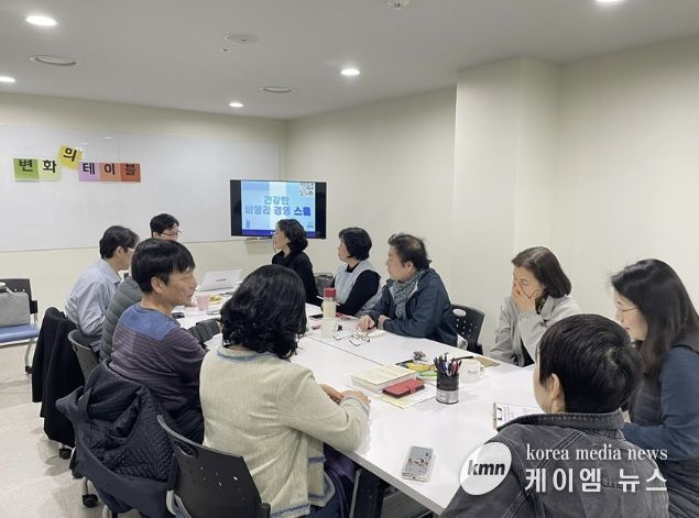 안양시공익활동지원센터는 27일 한국NPO스쿨과 협약을 체결하고 변화의 테이블 운영에 나섰다