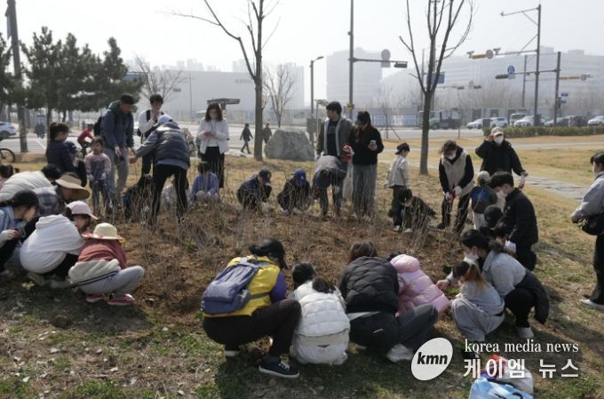 시흥시 배곧2동, 봄맞이 소망나무 심기 행사 진행