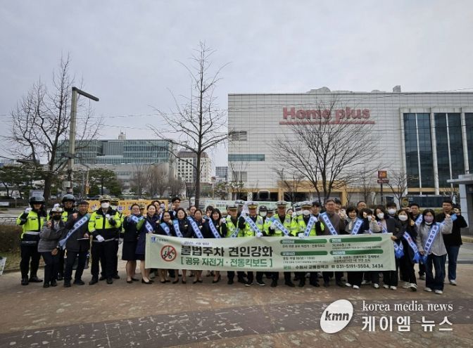캠페인 참가자들이 함께하고 있다.