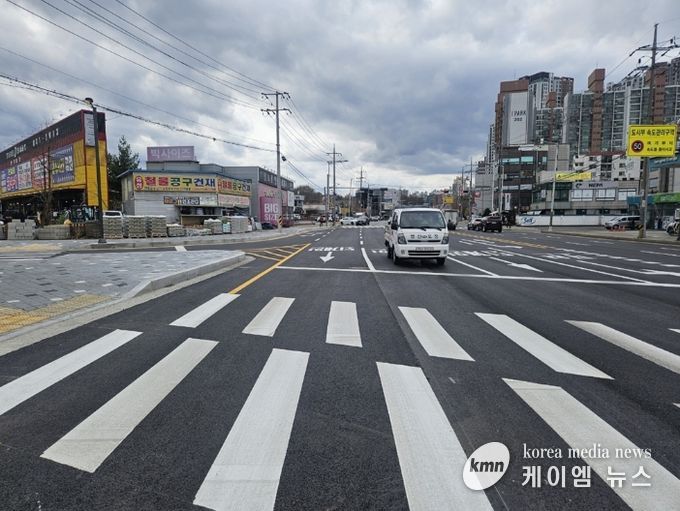의정부시, 만가대 교차로 개선 완료…차로 확대‧불법 현수막 차단