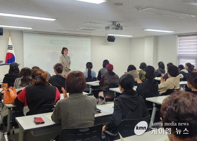 광명시 광명6동 행정복지센터는 지난 3일 센터 4층 중회의실에서 ‘2026년 아동 토요마을돌봄교실 공모사업’ 설명회를 개최했다.