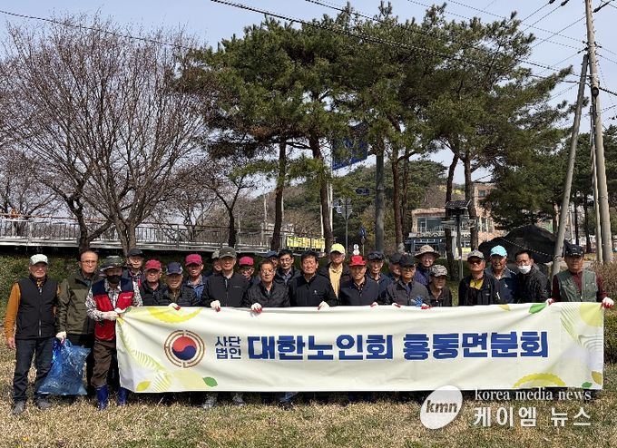 대한노인회 홍동면 분회, 삽교천변에서 새봄맞이 환경정화 활동 펼쳐