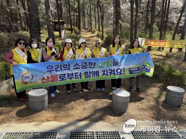 안양6동은 지난 8일 수리산일대에서 사회단체 합동 산불방지 캠페인을 전개했다