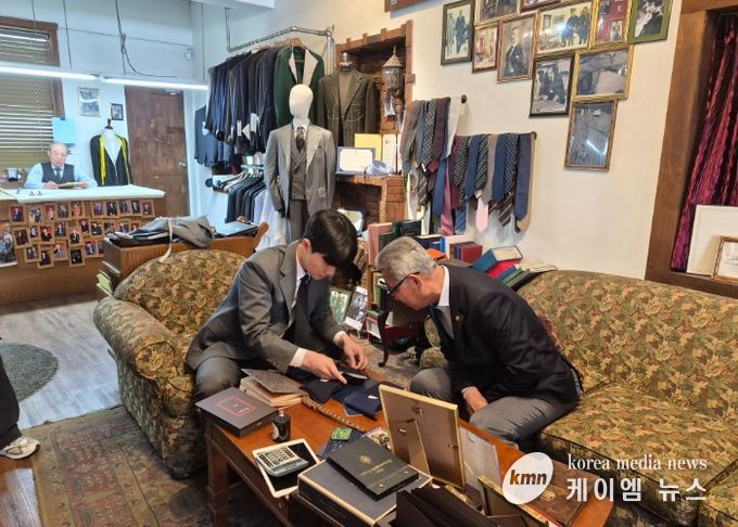 인천보훈지청-김주현바이각 후원 독립유공자 유족인 월남참전유공자에게 맞춤 정장 증정