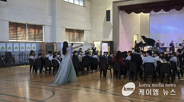 연천군, 초성초서 '찾아가는 스크린 콘서트' 성료...학생·교사 높은 호응