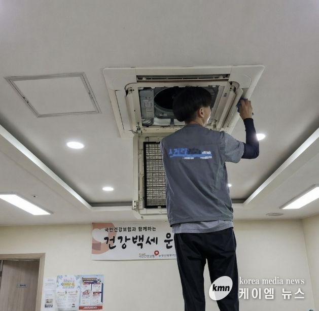 “여름 더위잡는다” 수원시 권선구, 경로당(무더위쉼터) 냉방기 점검·청소 실시