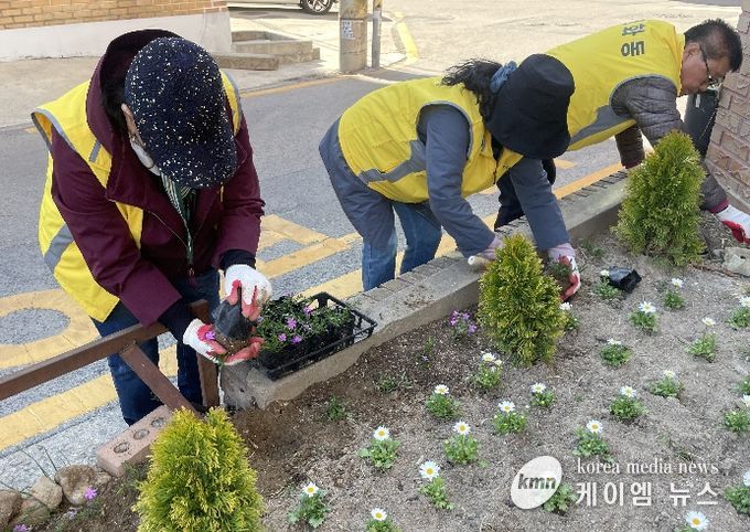 수원시 장안구 영화동 주민자치회, 손바닥정원에 봄 한 줌 심었어요