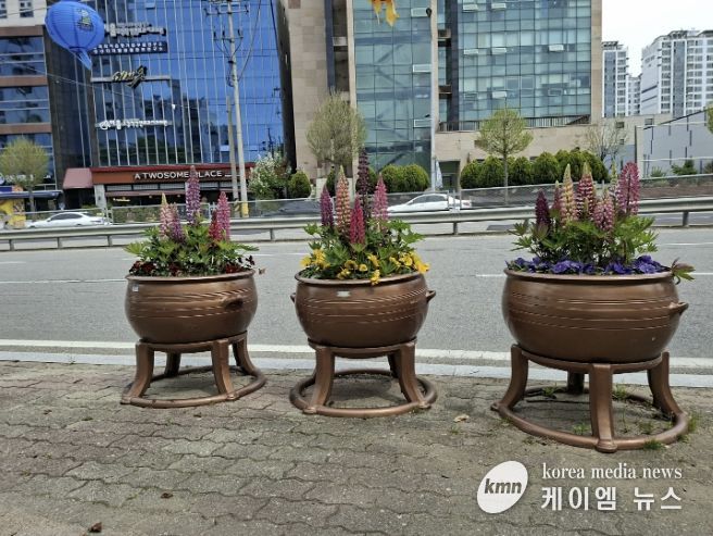 봄꽃 식재 모습