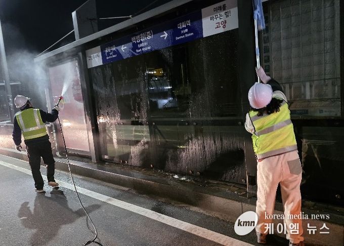 고양시 일산서구, 꽃박람회 대비 간선급행버스체계(BRT) 승강장 물세척 실시